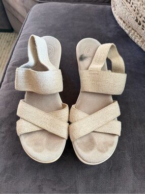 CHARLESTON SHOE CO. Neutral Tan Elastic Cross-Strap Wedge Sandals